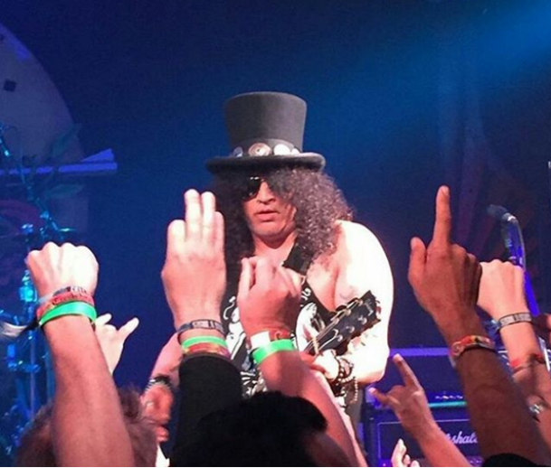  Guns N’ Roses faz apresentação surpresa em Los Angeles
