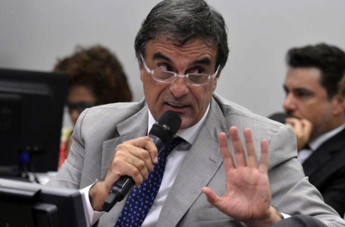 Impeachment será golpe se não respeitar a Constituição, afirma Cardozo