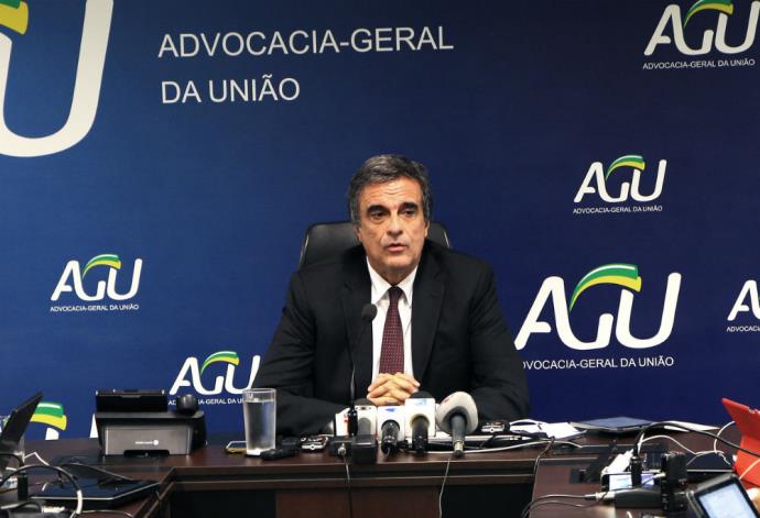AGU entra com recurso na Câmara para anular votação do impeachment