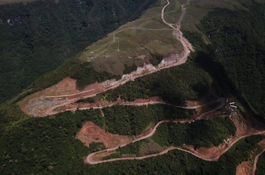 BR 285 – Serra da Rocinha: Imprimação asfáltica é executada em trecho do Contorno de Timbé do Sul
