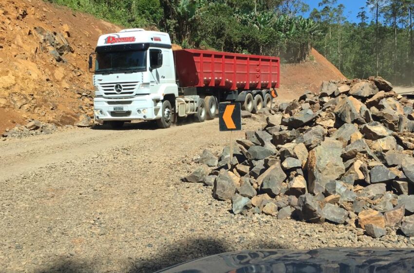 Usuários insistem e não obedecem a sinalização para não passar pela Serra da Rocinha