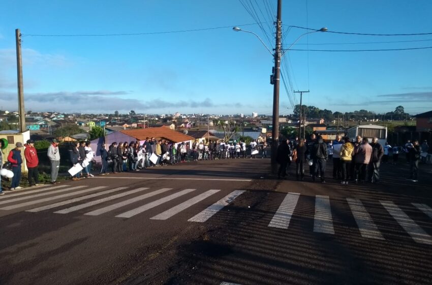 Manifestação pede justiça no caso Rariel