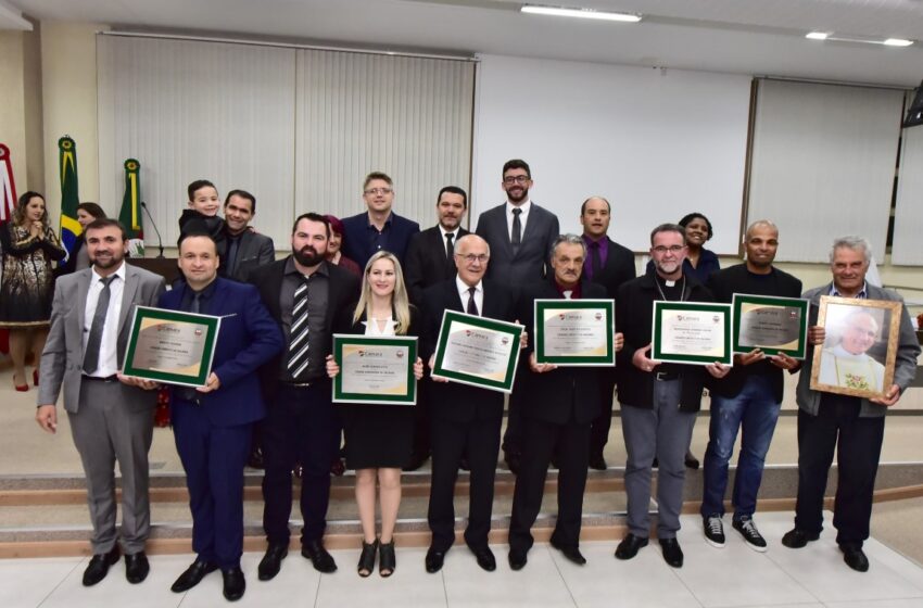 Câmara Municipal de Vacaria condecorou cidadãos vacarienses