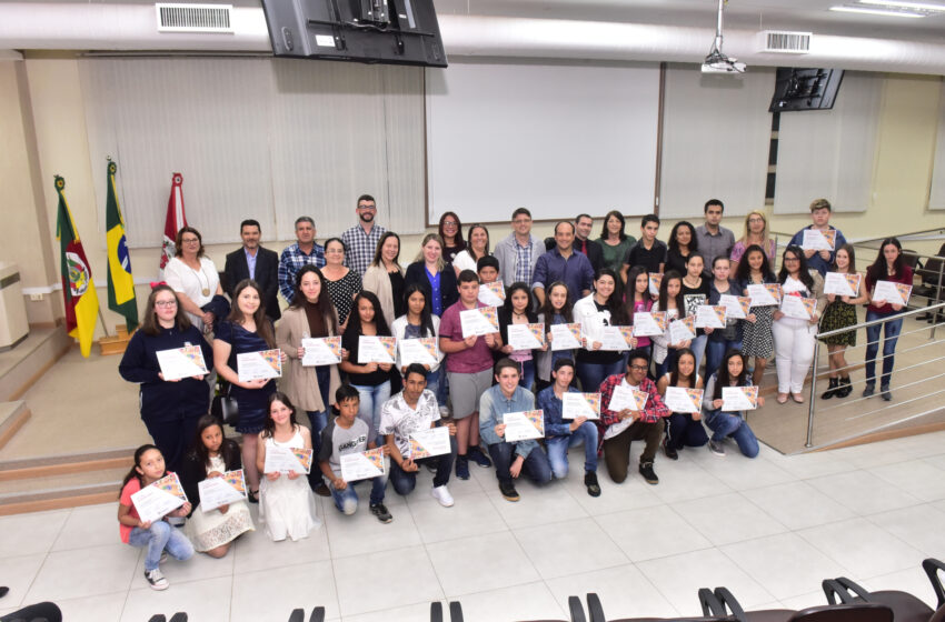 Alunos receberão premiação por Destaque Escolar em 2019