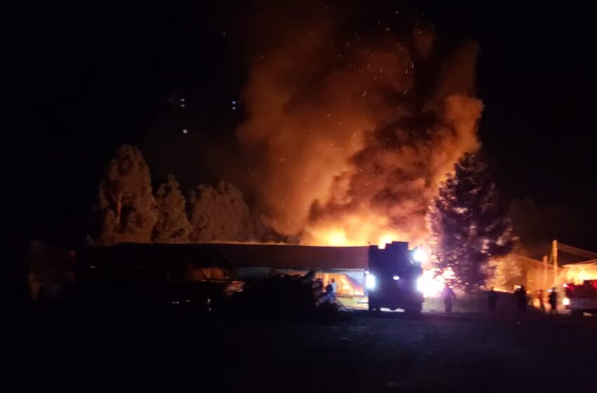 Madrugada de incêndio em madeireira de Vacaria
