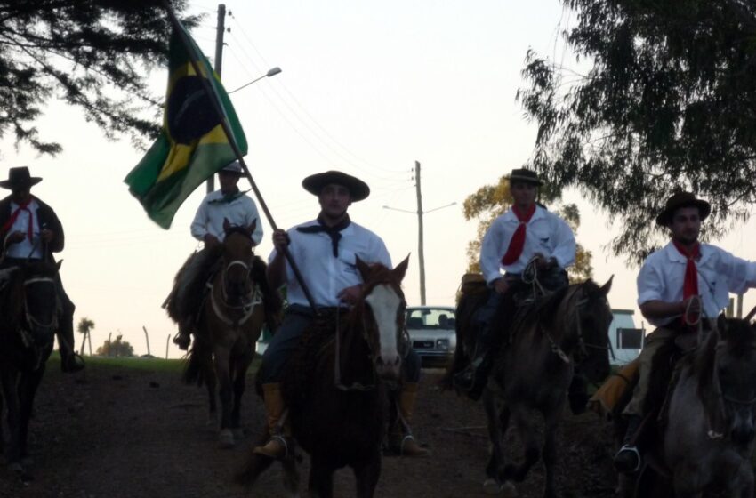 Semana Farroupilha 2012: Hoje tem Cavalgada dos Cavaleiros do 5º Distrito e Ronda do Querência do Socorro