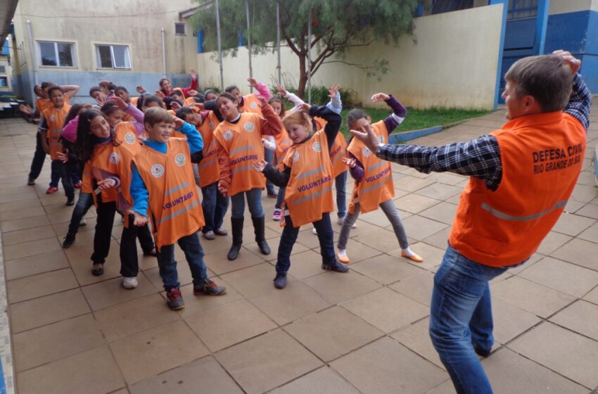 Defesa Civil de Vacaria sempre atuante formou agentes comunitários mirins