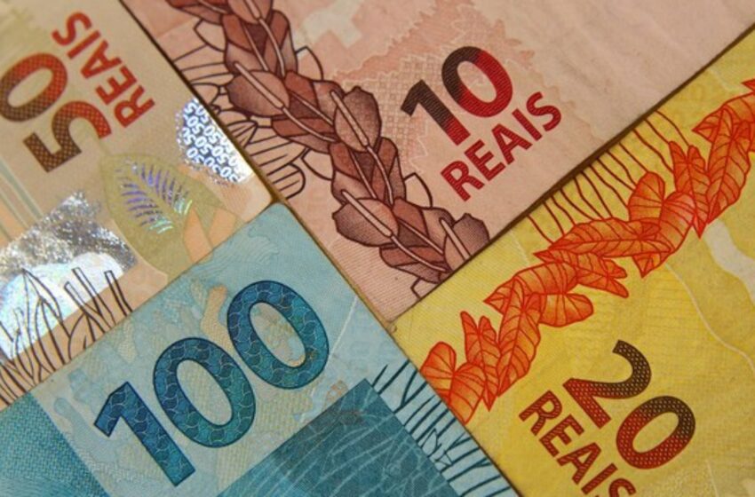 Salário mínimo para 2021 ficará em R$ 1.067