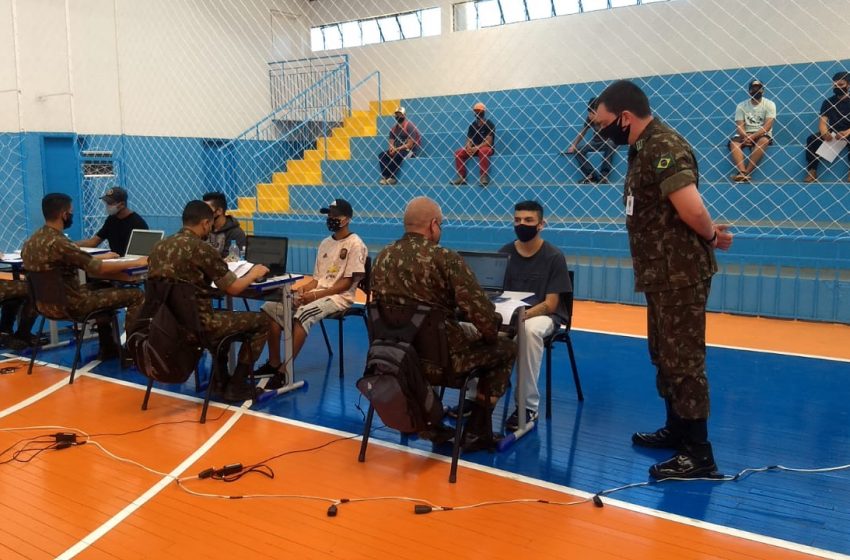 Exército em busca de jovens para o serviço militar