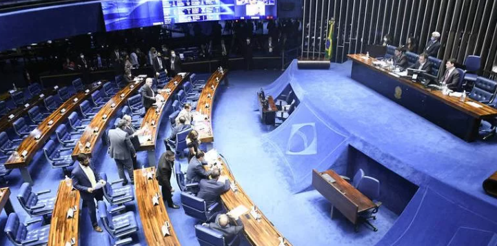  Senado aprova em dois turnos PEC que limita poderes do STF