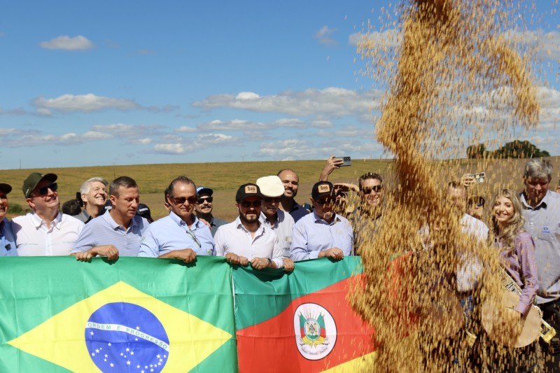  Otimismo marca abertura oficial da colheita da soja no Estado