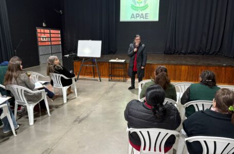 APAE realiza palestra para qualificar seus profissionais