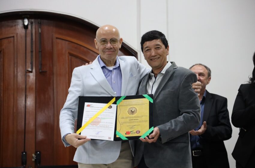 Leandro Bortoluz recebe horaria da ABPM e da Câmara de Vereadores