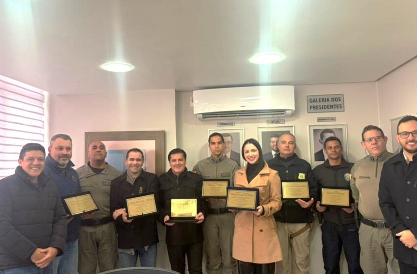  CIC entrega placas de homenagem a instituições que contribuíram para o sucesso da FEVAC